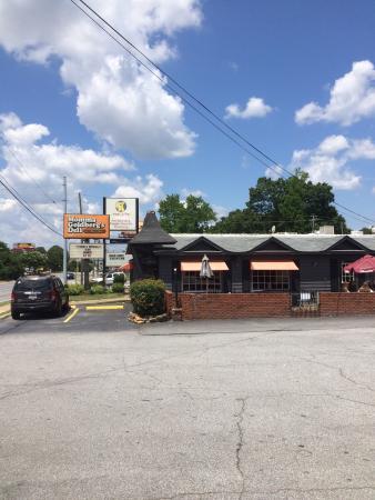 Momma Goldberg's Deli